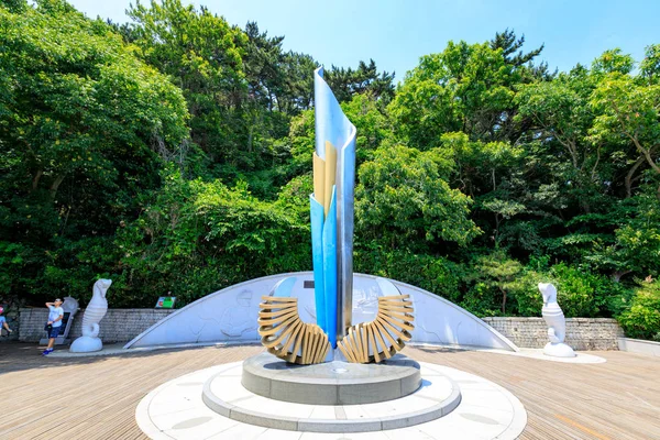 2017. június 21.-a szobor és a tenger Taejongdae park Busan, — Stock Fotó