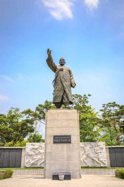 Paikbum Kim Gu (Kim Koo)'ın heykeli Namsan Park
