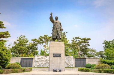 Paikbum Kim Gu (Kim Koo)'ın heykeli Namsan Park