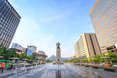 19 Haziran 2017 Gwanghwamun Plaza Amiral Yi heykeli ile