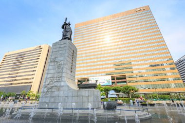 19 Haziran 2017 Gwanghwamun Plaza Amiral Yi heykeli ile