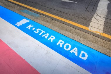 Haziran 19, 2017 K-Star yol Galleria mağazası önünde ben