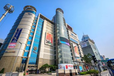 Cityscape Dongdaemun üzerinde 18 Haziran 2017. Bir reklam bu ve 