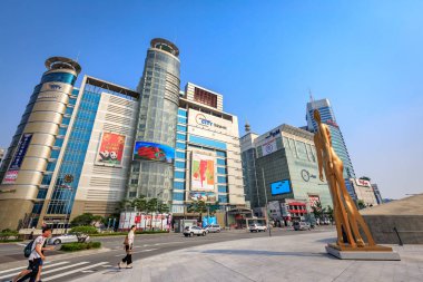 Cityscape Dongdaemun üzerinde 18 Haziran 2017. Bir reklam bu ve 