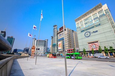 Cityscape Dongdaemun üzerinde 18 Haziran 2017. Bir reklam bu ve 