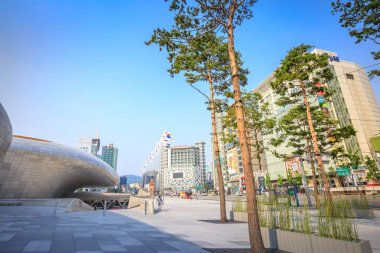 Cityscape Dongdaemun üzerinde 18 Haziran 2017. Bir reklam bu ve 