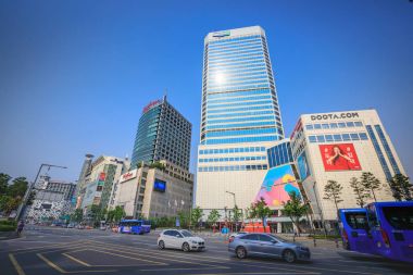 Cityscape Dongdaemun üzerinde 18 Haziran 2017. Bir reklam bu ve 