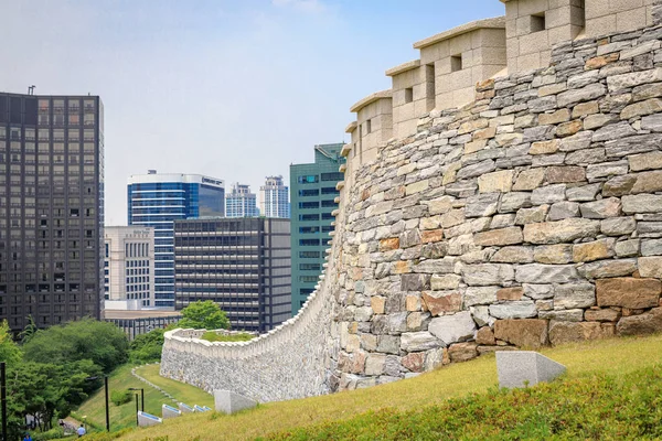 2017 年 6 月 20 日 Hanyangdoseong，一座堡垒墙在南山公园，Seou — 图库照片