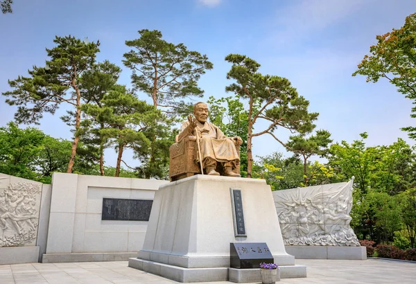 Seúl, Corea del Sur - Estatua de Lee Si-yeong, primer vicepresidente — Foto de Stock