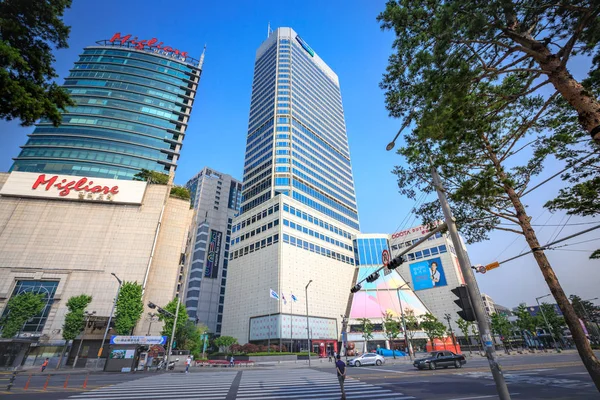 Cityscape of Dongdaemun on Jun 18, 2017. É um comercial e — Fotografia de Stock