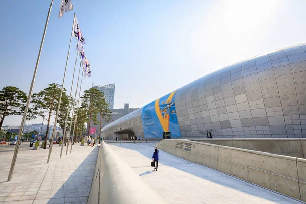 DDP, Dongdaemun Design Plaza em junho 18, 2017 em Seul, South Kor — Fotografia de Stock