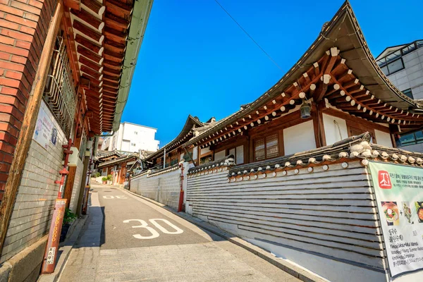 Casa tradicional coreana, Bukchon Hanok Village em 19 de junho de 2017 — Fotografia de Stock