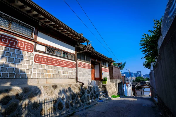 Koreaanse traditioneel huis, Bukchon Hanok dorp op 19 juni, 2017 — Stockfoto