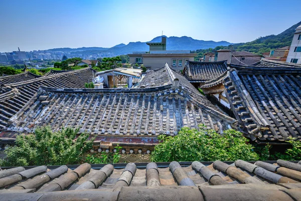 韩国传统的房子，在 2017 年 6 月 19 日上北村韩屋村 — 图库照片