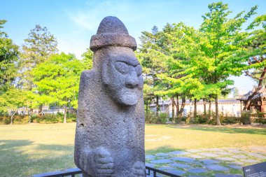 Taş Idol - hareubang Güney Kore'de Jeju Adası
