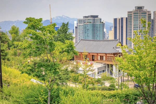 Hohyeondang Hall el 20 de junio de 2017 en Namsan Park, Seúl, Corea — Foto de Stock