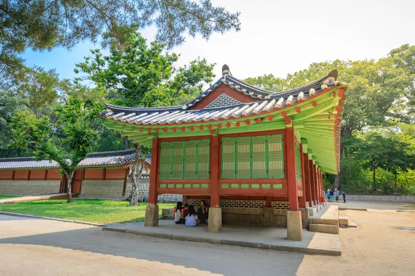 Храм Чонмё летом 2017 года в Сеуле, Корея - World — стоковое фото