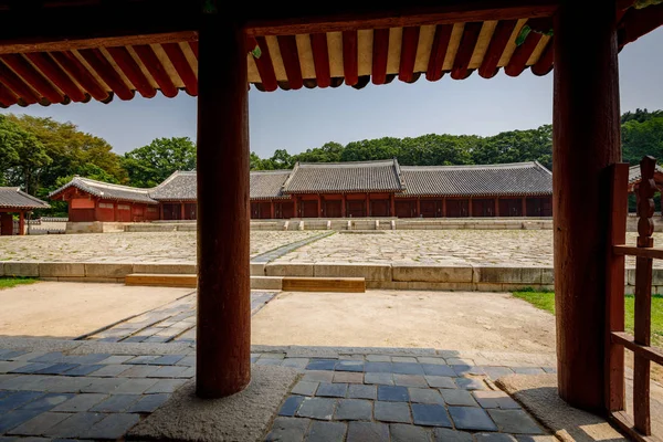 Sanctuaire Jongmyo à la saison estivale le 17 juin 2017 à Séoul, K — Photo