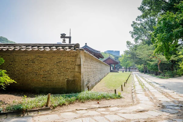 Jongmyo-heiligdom op zomerseizoen op 17 juni, 2017 in Seoul stad, K — Stockfoto