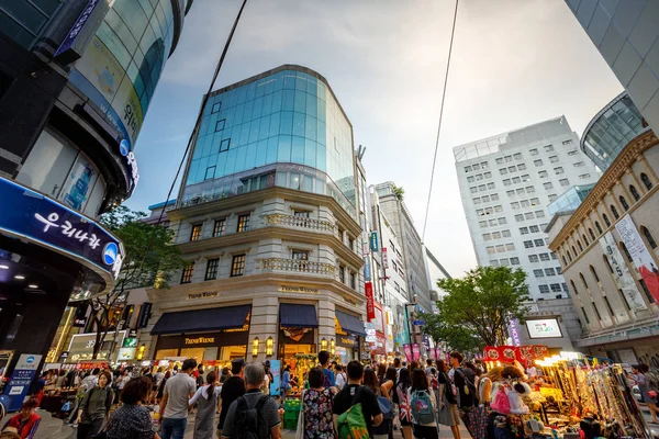 Myeongdong shopping district on Jun 18, 2017 in Seoul city, Sout — Stock Photo, Image