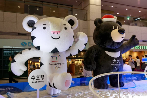 Mascots of te Winter Olympiske Lege 2018 i Pyeongchang - en whit - Stock-foto