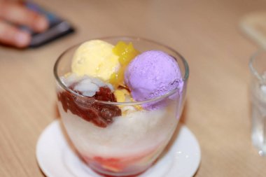 Ünlü halo halo tatlı