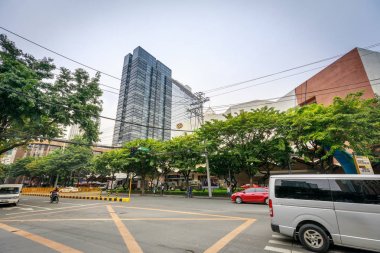 Paseo de Roxas giriş alışveriş caddesi Greenbelt önünde