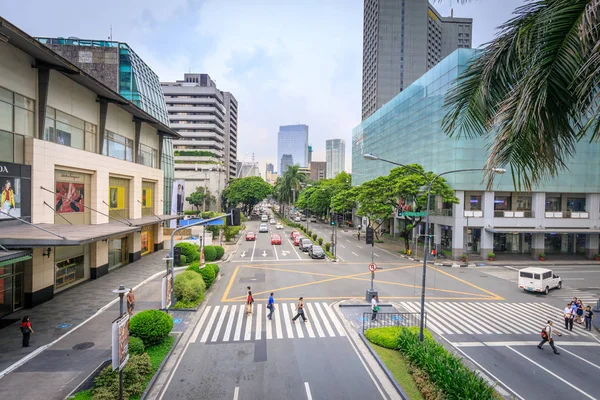 Проспект Макати возле торгового центра Greenbelt и Glorietta — стоковое фото