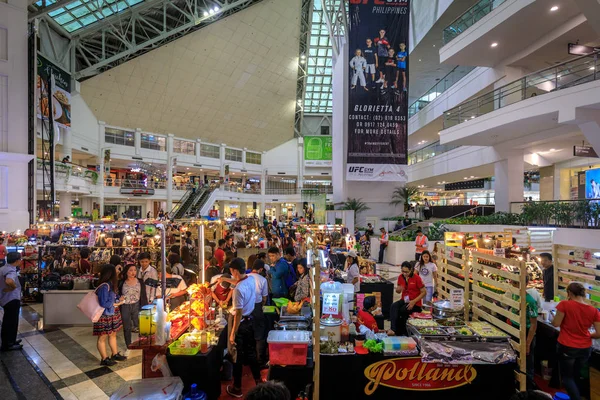 Centrum handlowe Makati Glorietta na 4 września 2017 w Metro Manila, P — Zdjęcie stockowe