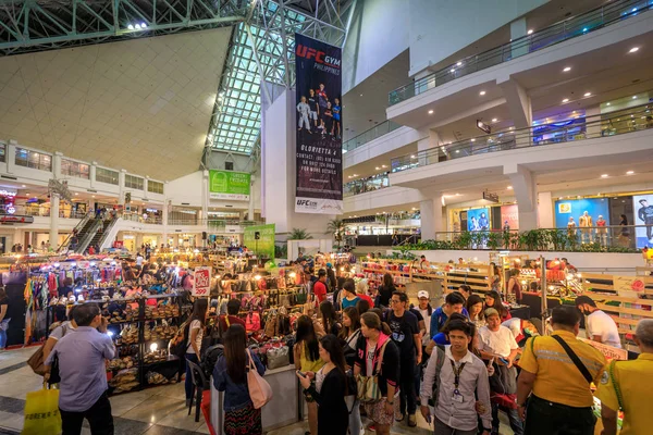 Centrum handlowe Makati Glorietta na 4 września 2017 w Metro Manila, P — Zdjęcie stockowe