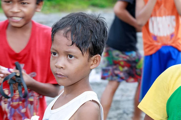 Portrait du petit garçon de la tribu Aeta près du mont Pinatubo le 27 août , — Photo