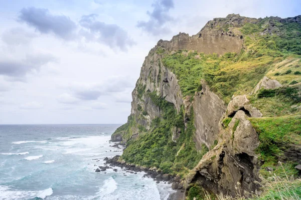 Seongsan Ilchulbong, gündoğumu tepe ve bir çalışma olduğu olarak da bilinir