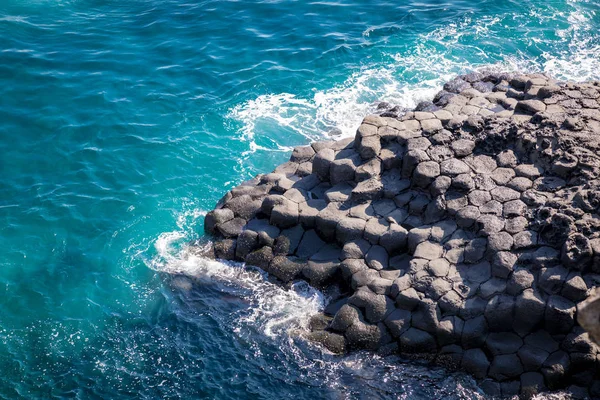 Daepo Jusangjeolli bazalt sütunlar halinde Jeju Adası, yani eklemler — Stok fotoğraf