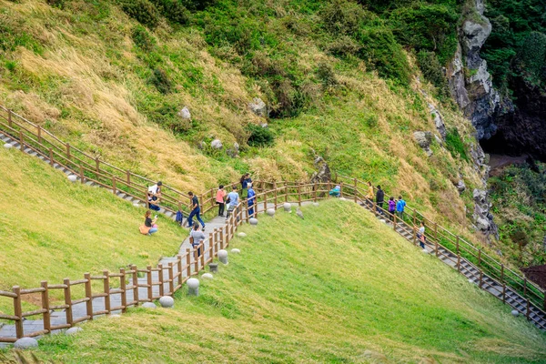 Seongsan Ilchulbong, gündoğumu tepe ve bir çalışma olduğu olarak da bilinir