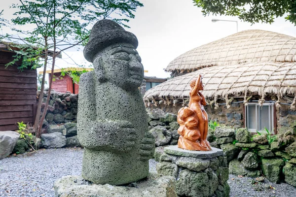 Dol hareubang - símbolo de la isla de Jeju, Corea — Foto de Stock