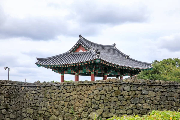 在西归浦济州特别行政法在城邑民俗村 — 图库照片