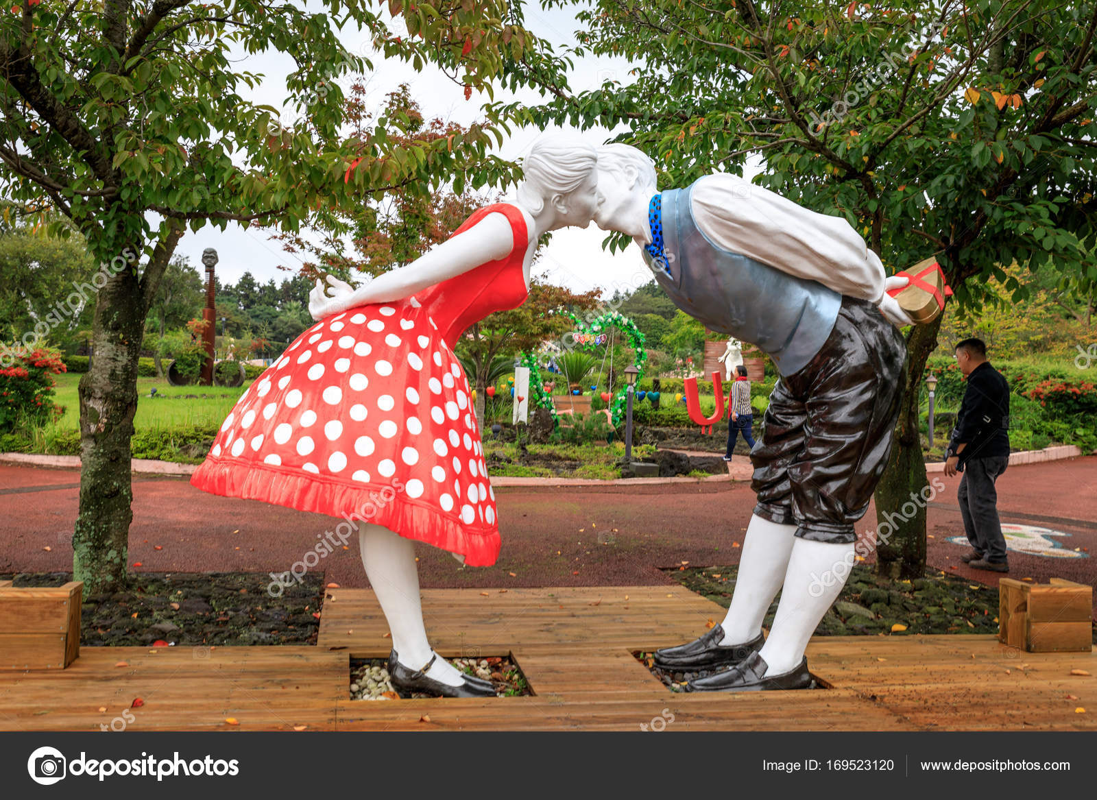 Sculpture Kissing Couple At Jeju Loveland Theme Park On