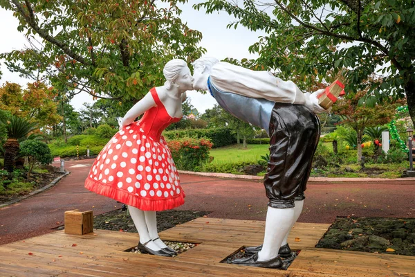 Skulptur pussar par på Jeju Loveland tema park den 7 okt, 2 — Stockfoto