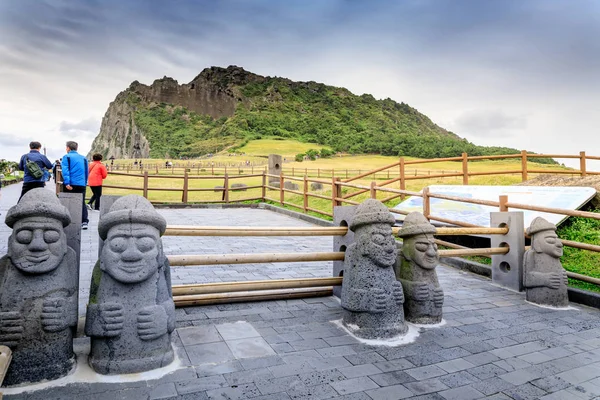 Seongsan Ilchulbong, gündoğumu tepe ve bir çalışma olduğu olarak da bilinir