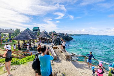 Crystal Cove turist Island hop çeken küçük bir adadır