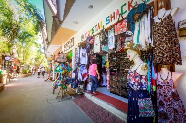 D Mall Hediyelik eşya dükkanı Boracay, Aklan, Filipinler