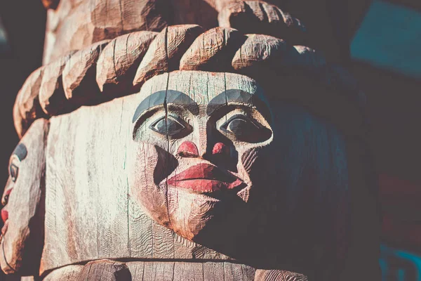 Totem Poles at Capilano Suspension Bridge park in north Vancouver — Stock Photo, Image