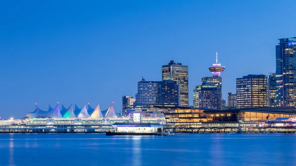 Krásný noční pohled na Vancouver Downtown pohled od Stanley Park — Stock fotografie