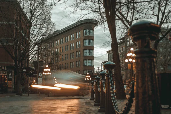 Hotel Europe, un edificio histórico de seis pisos de estilo flatiron en Powell Street en la zona de Gastown de Vancouver — Foto de Stock