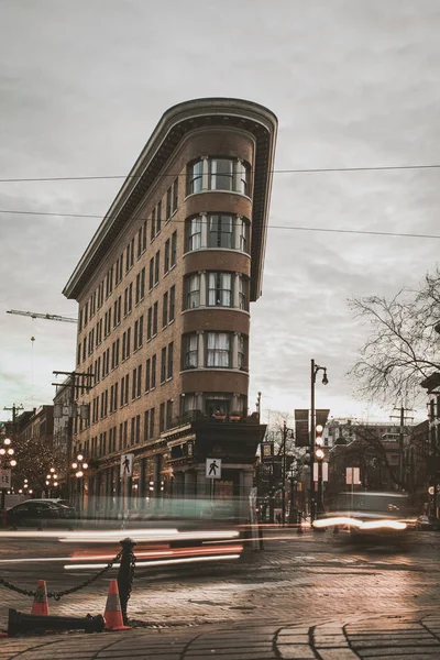 Hotel Europe, en sexvåningars byggnad i platt stil på Powell Street i Vancouvers Gastown-område — Stockfoto