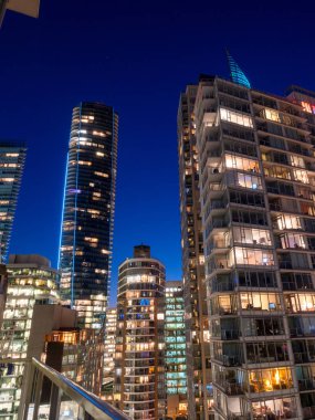 Panorama manzaralı ya da kocaman camlı gökdelenli Vancouver şehri