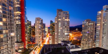 Panorama manzaralı ya da kocaman camlı gökdelenli Vancouver şehri