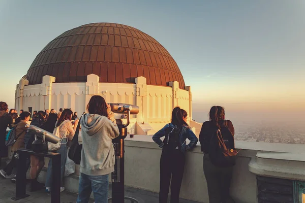 Los Ángeles California Febrero 2020 Turistas Visitan Observatorio Griffith Park — Foto de Stock