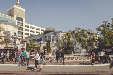 Los Angeles, Kaliforniya - 18 Şubat 2020: Çiftçi Pazarı Korusu, Los Angeles 'ta perakende ve eğlence merkezi
