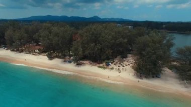 Panorama. Bang Tao beach üzerinde uçan. Phuket. Tayland. Havadan görünümü.
